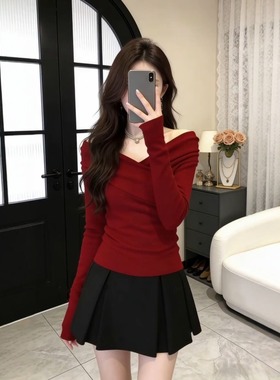 本命年新年红色露肩V领长袖T恤秋2026新款感修身内搭上衣0115k