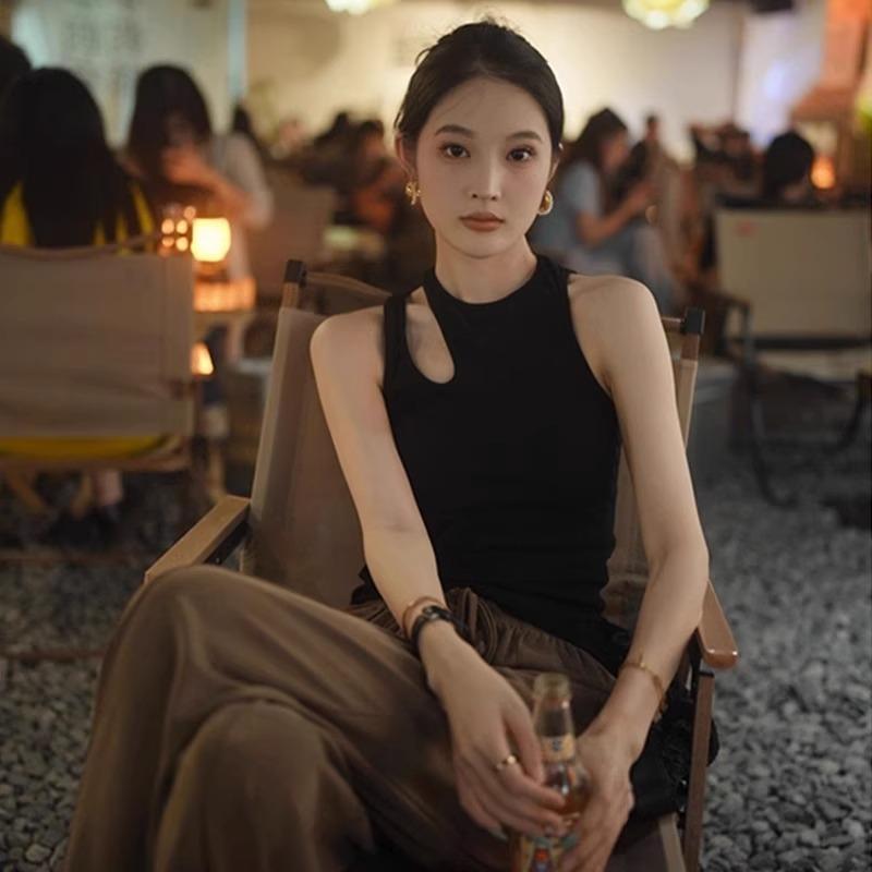 黑色挂脖吊带背心女2025春季新款外穿带胸垫美背内搭无袖打底上衣