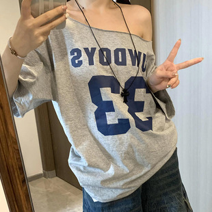 个性美式纯欲斜肩露肩短袖T恤女夏季宽松简约风显瘦甜辣妹上衣潮t