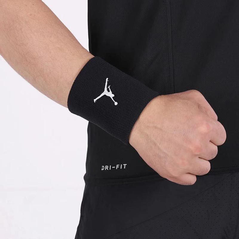 AC4094-010-101一对篮球护腕NIKE