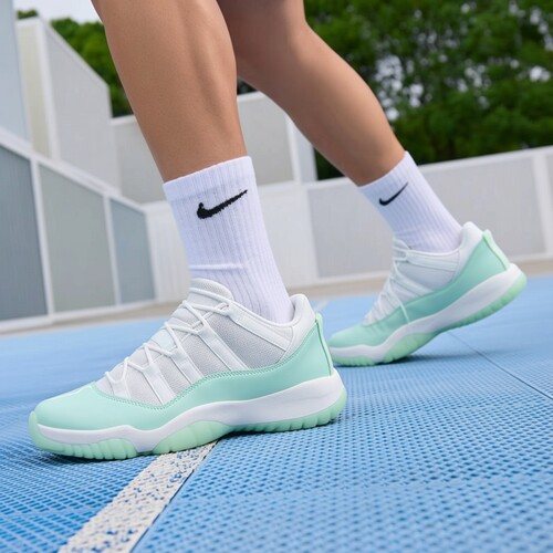 耐克AJ11白绿低帮复古篮球鞋