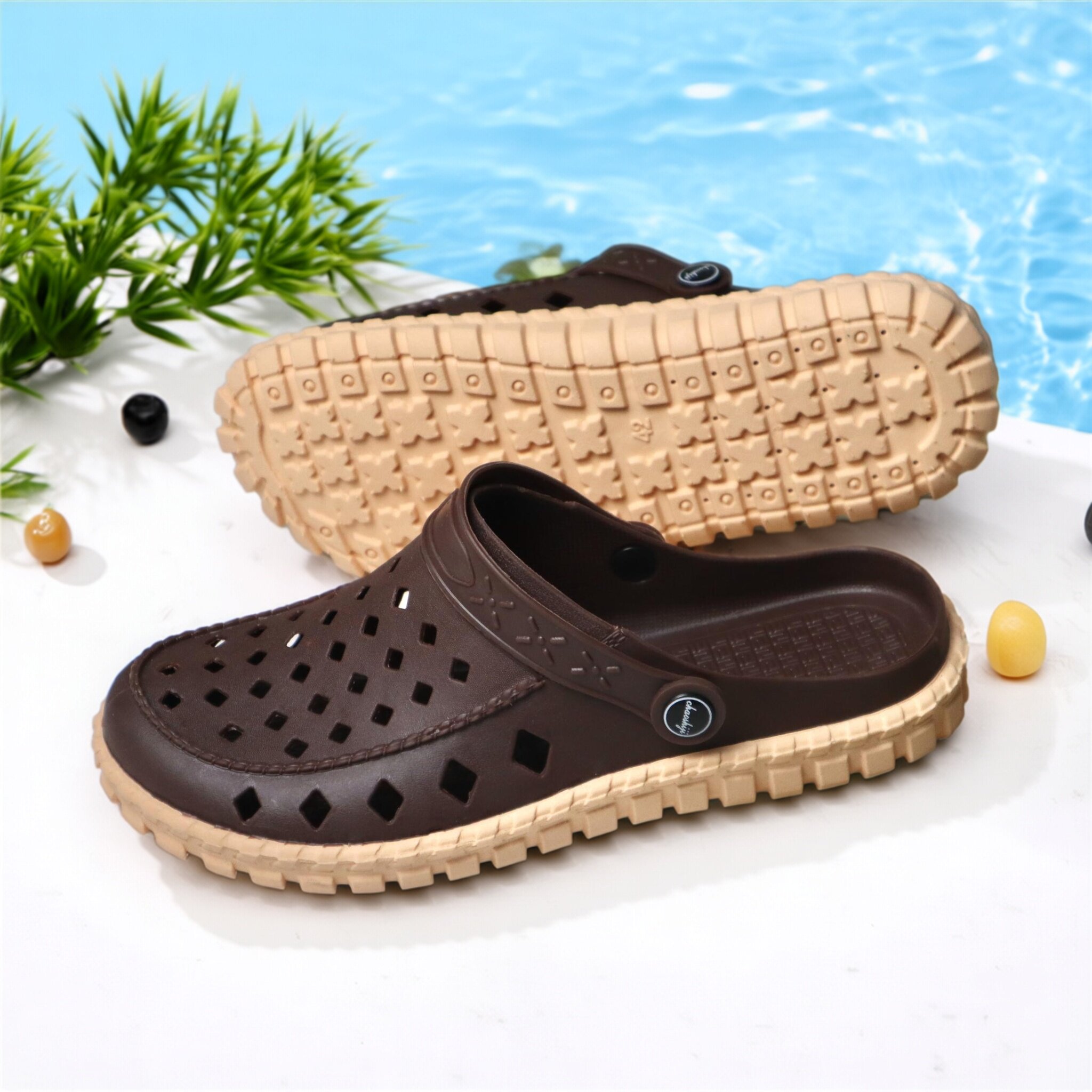 2026新款进口大码夏季男士拖鞋沙滩洞洞鞋脚肥款越南旅游乳胶凉鞋