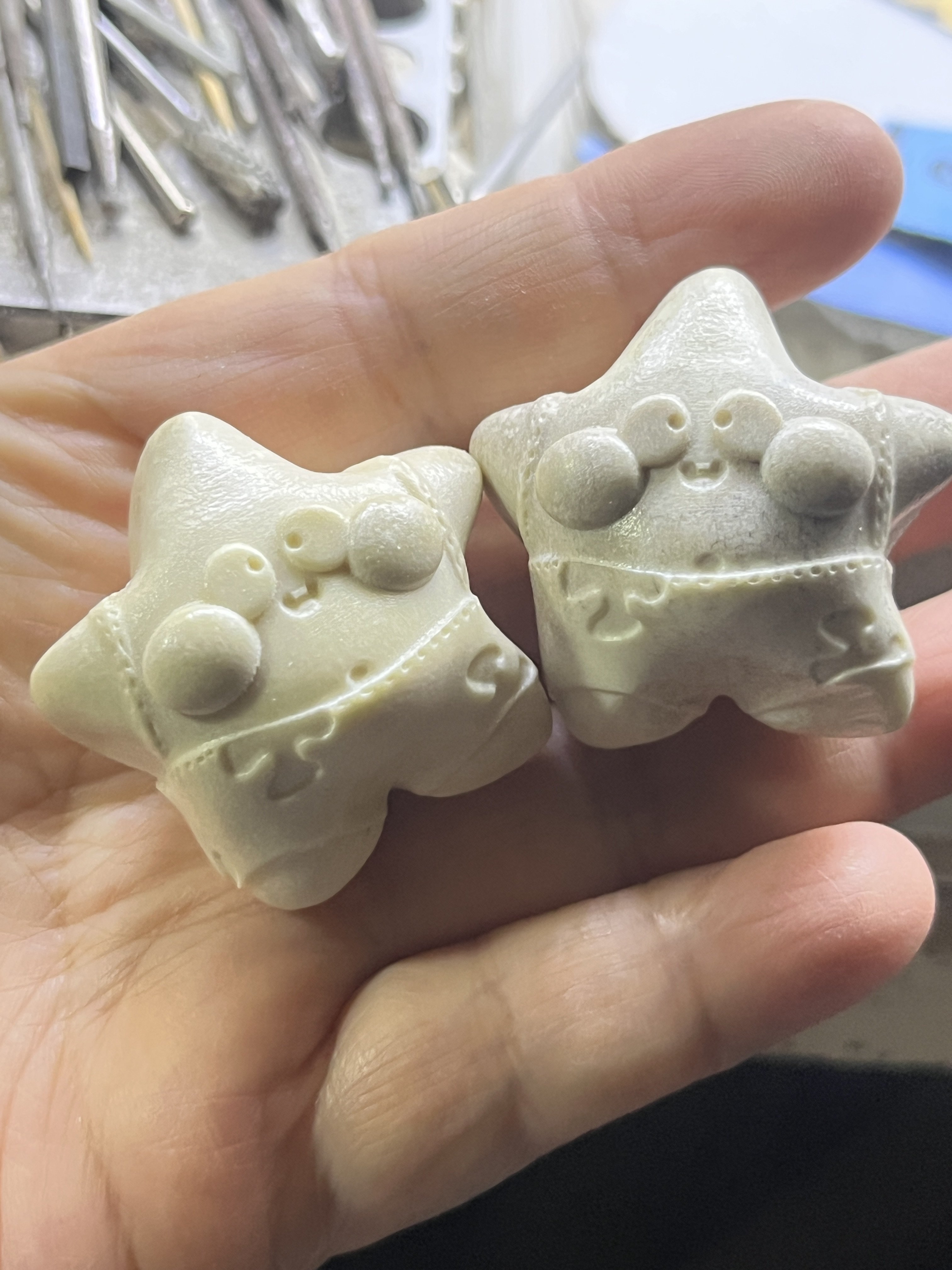 咩の手作鹿角原色高密星星背带裤派大星胖大星手把件吊坠文玩配饰