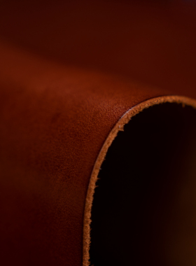 红红火火皮料意大利油蜡皮红棕1.6mm进口皮胚2026年新款手工皮料