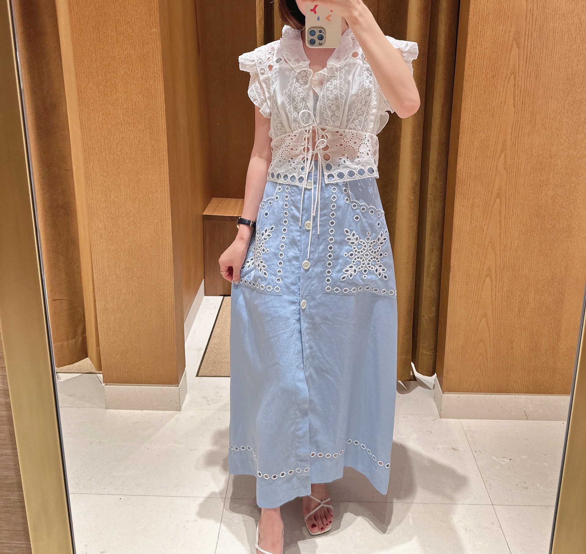 元品质法国S家品牌原单尾货2024夏法式镂空花朵天蓝高腰半身长裙