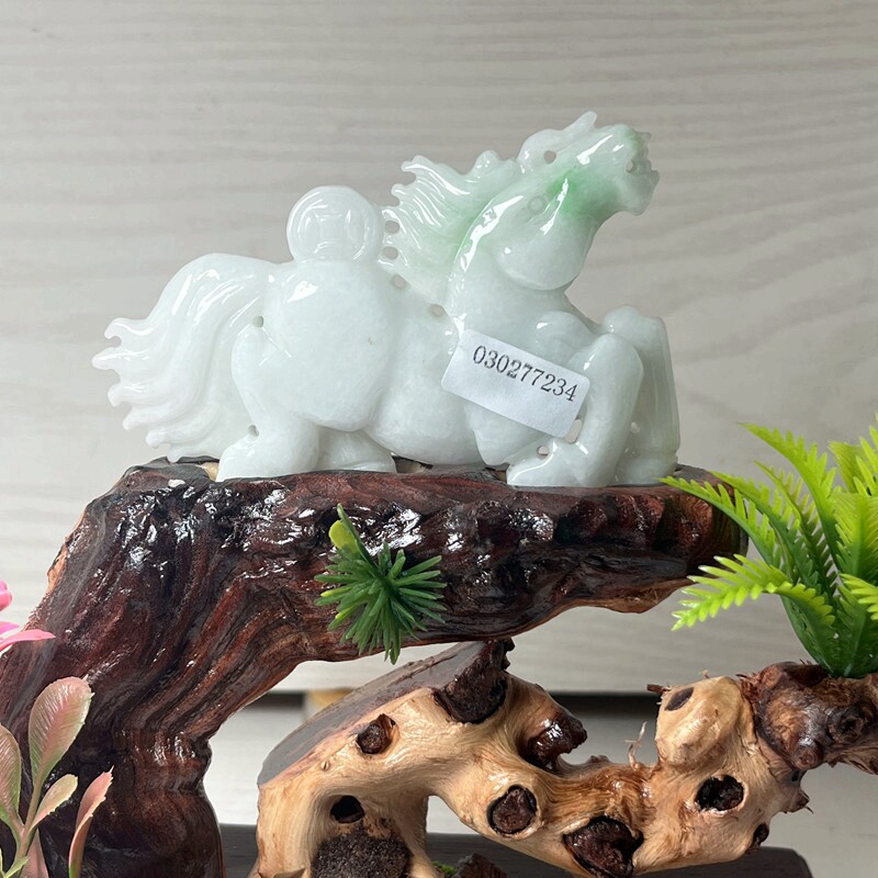 缅甸翡翠A货生肖马摆件附证书