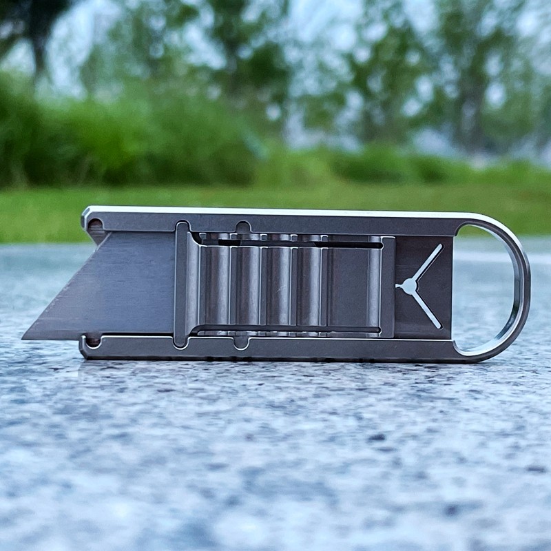 SLIDECLICK TITANIUM CAR SEAT BELT CUTTER CAR EMERGENCY KIT PROTECTION LIFTING LIFE SAVING EQUIPMENT MAGNUS MODEL