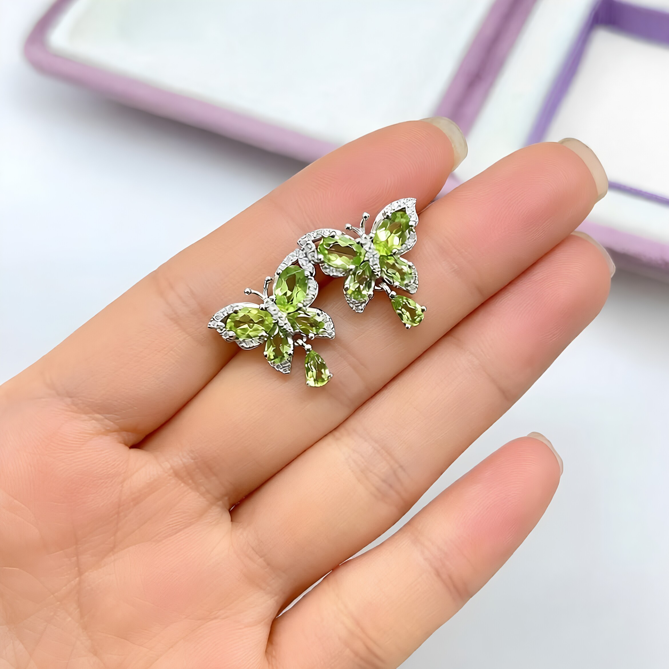 森系精灵超仙优雅天然橄榄石蝴蝶耳钉s925纯银小众设计高级感耳饰