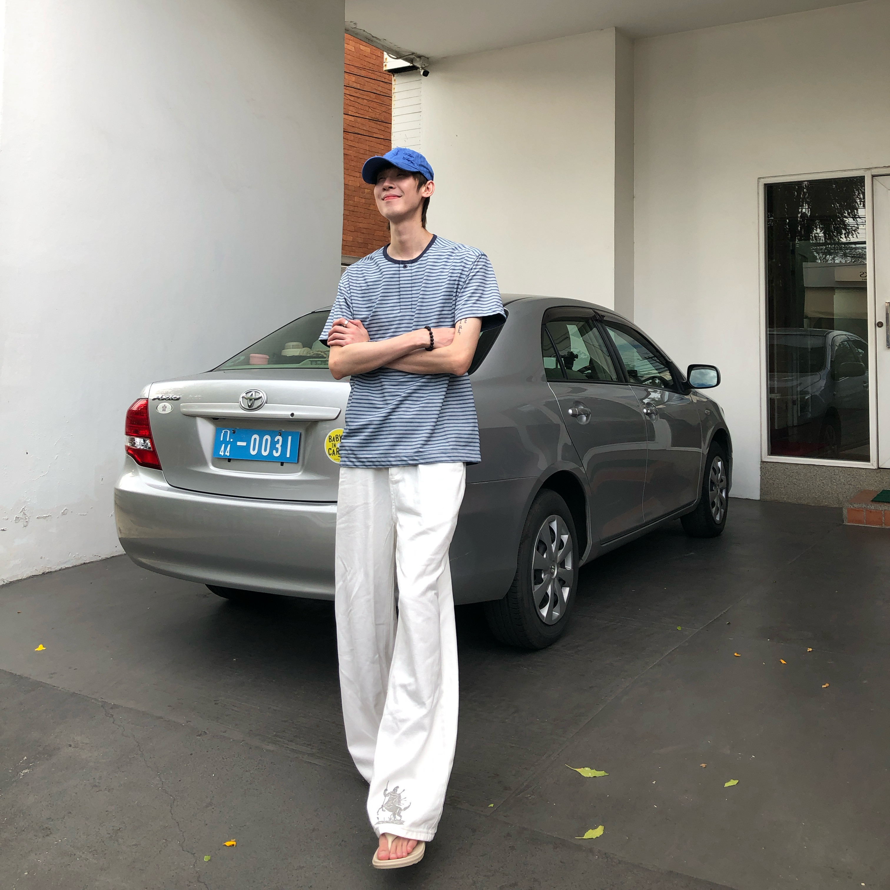 BUFANSTUDIO美式斯巴达时代绣花水洗做旧牛仔裤A字白牛男女潮长裤