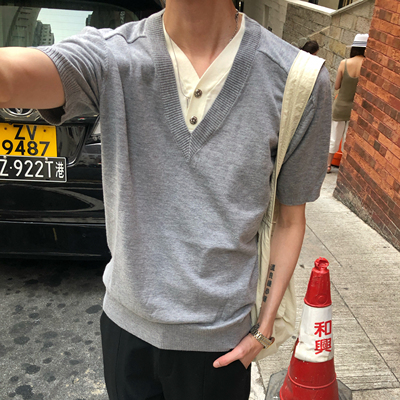 亮扣假两件拼接V领短袖