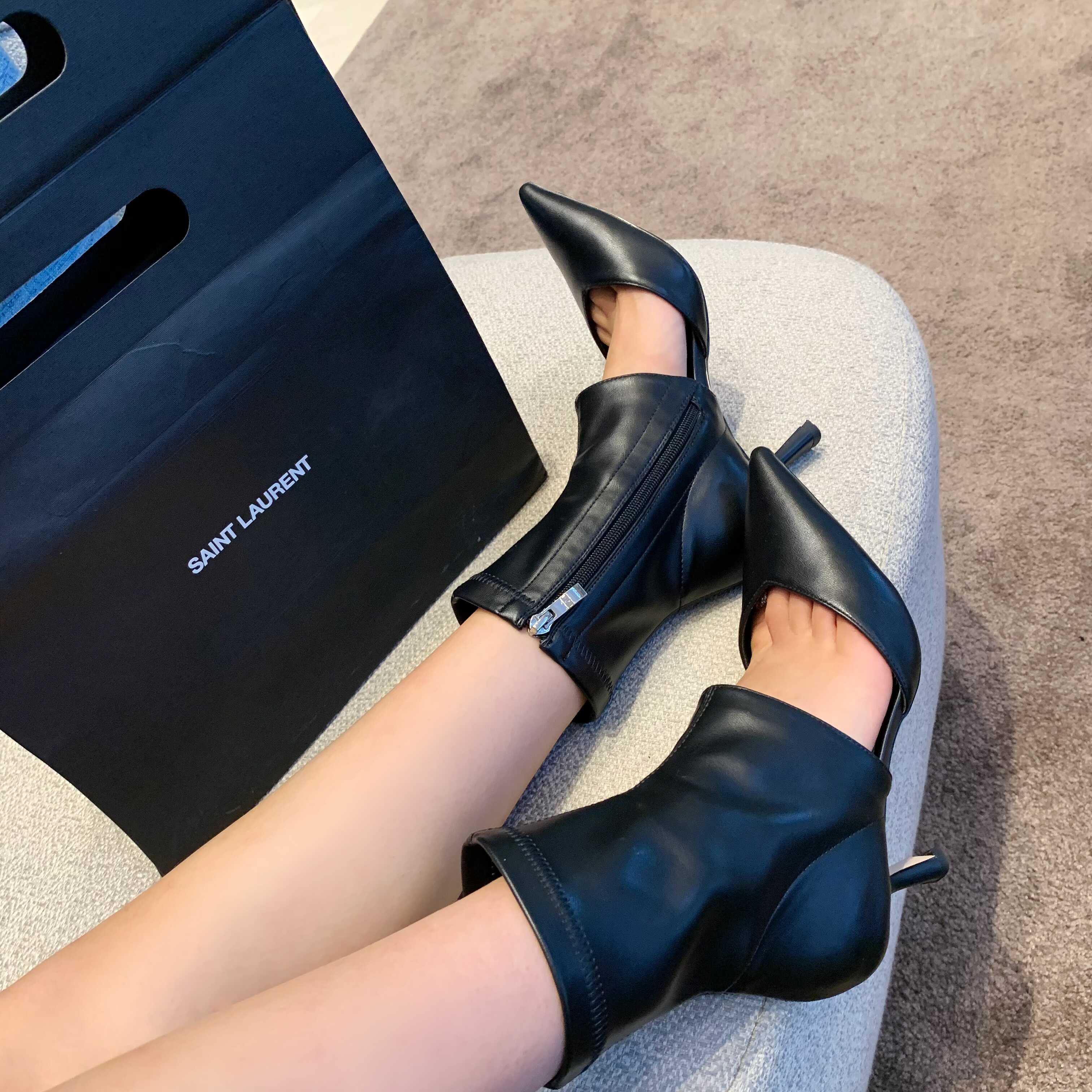 软皮高跟新款尖头镂空中筒靴子