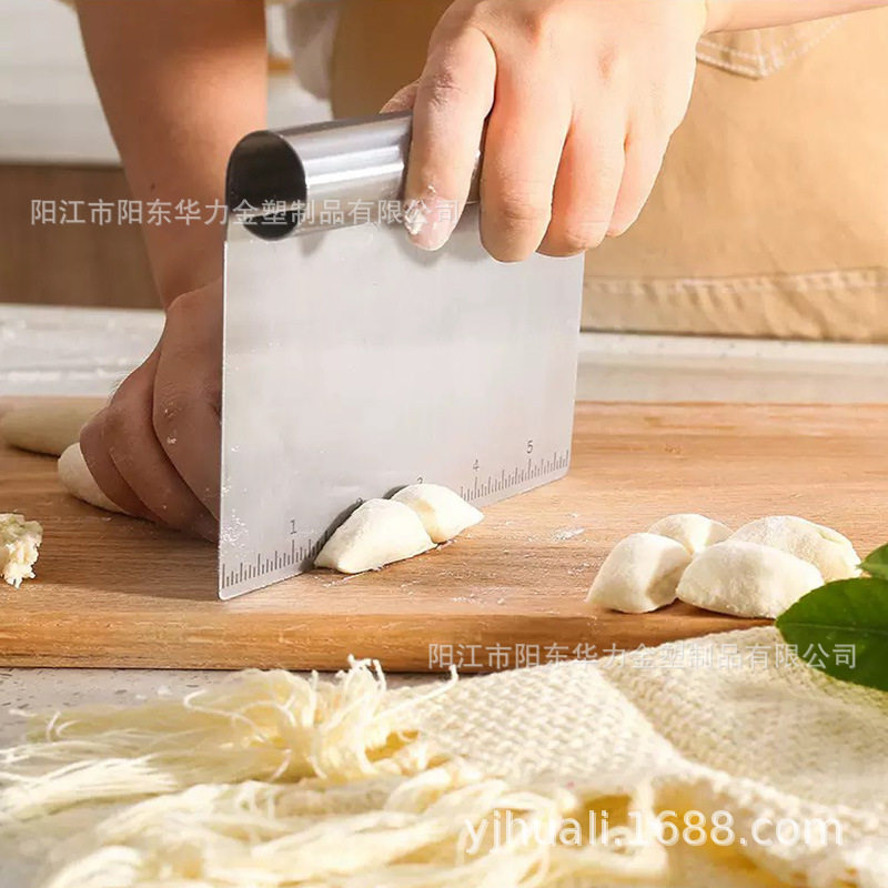 不锈钢切面刀带刻度面粉切刀牛轧糖面粉肠粉刮板馒头家用厨房工具图片