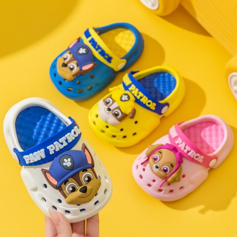 儿童洞洞鞋夏季男女童防滑软底包头家用可爱卡通汪汪队沙滩凉拖鞋