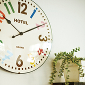 多帝家儿童挂钟静音卧室电波钟客厅钟表时尚 北欧彩色艺术时钟挂墙