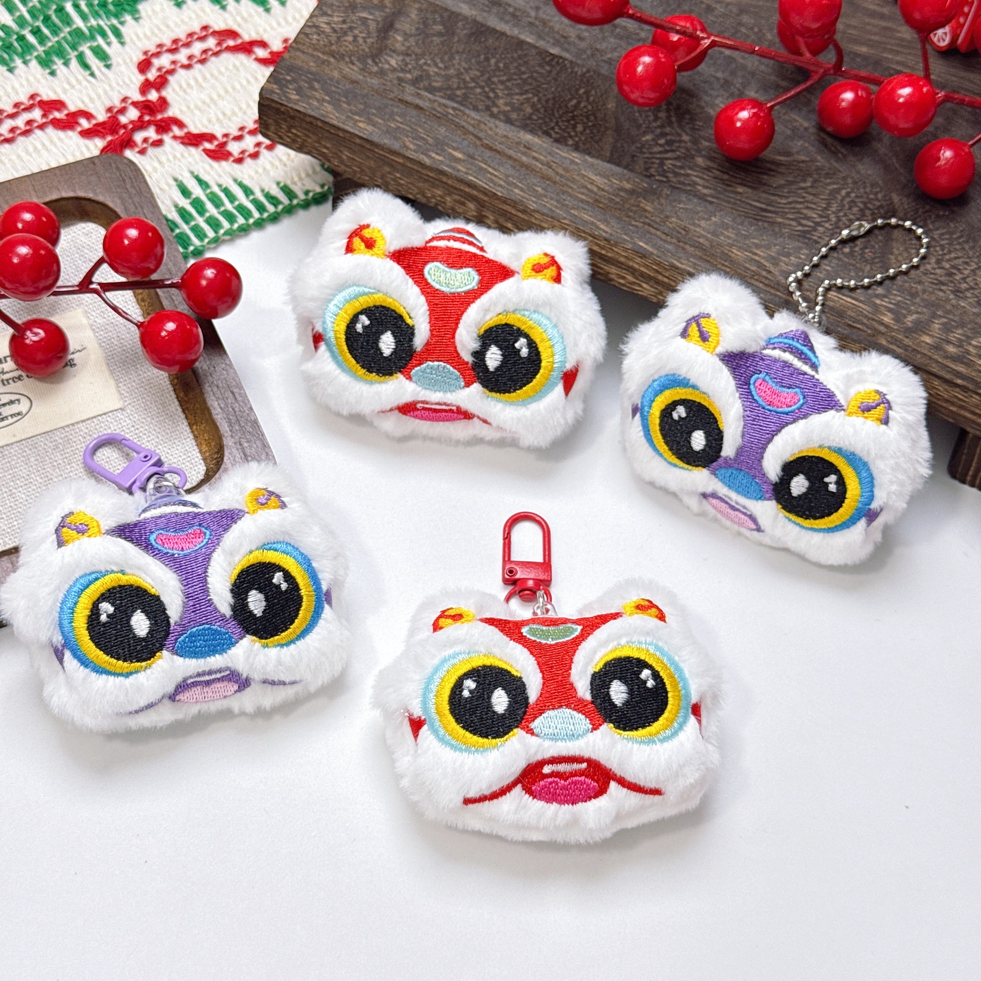 新年款醒狮毛绒挂件卡通狮子胸针发饰服饰配件包包挂饰钥匙扣配饰