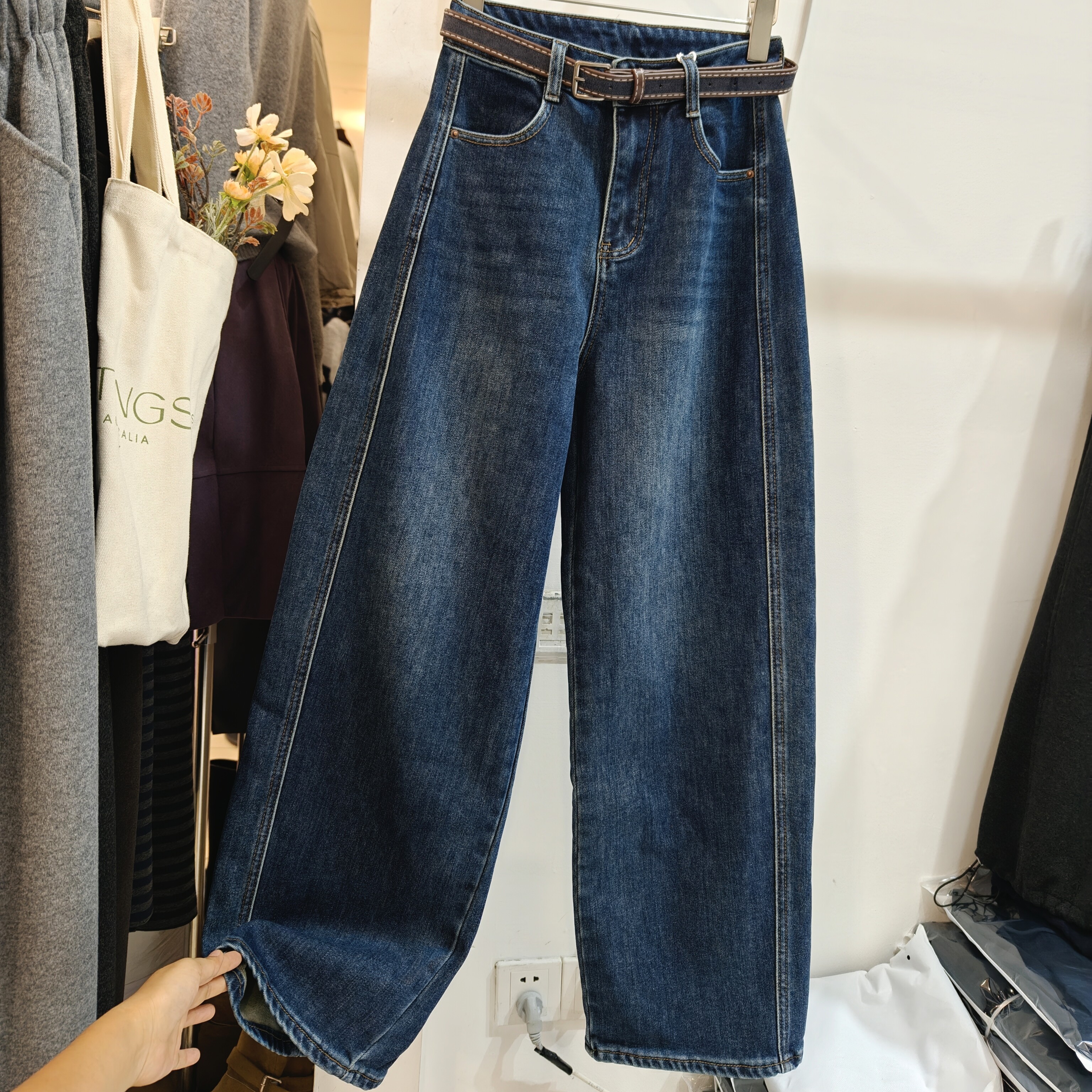 显瘦加绒宽松直筒牛仔裤女阔腿