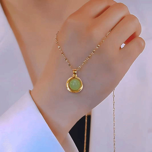 钛钢项链气质圆形绿珠珠吊坠项链轻奢时尚小众设计锁骨链脖子女潮
