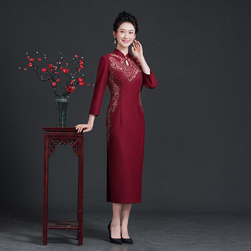 2026新款冬季毛呢旗袍喜婆婆婚宴礼服妈妈装加绒加厚连衣裙厂