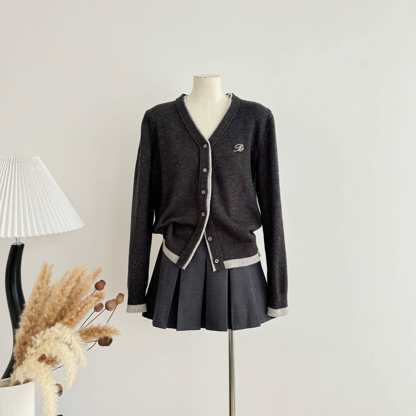 miu系学院 撞色刺绣针织开衫女秋韩系减龄设计感假两件上衣