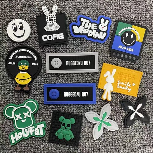 滴胶LOGO定制软胶标牌LOGO踩标