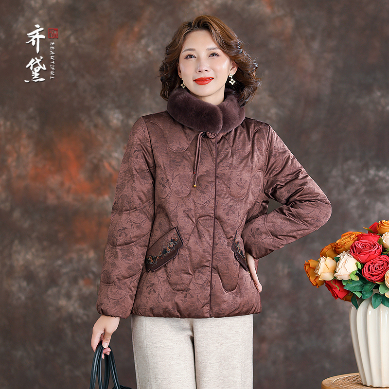 齐黛高端新中式妈妈羽绒服2025新款女冬季加厚毛领复古刺绣短外套