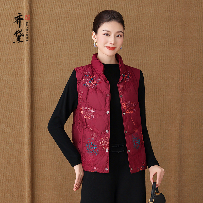 齐黛妈妈羽绒服女外穿马甲2025冬季新款加厚时髦洋气妈妈中式马夹