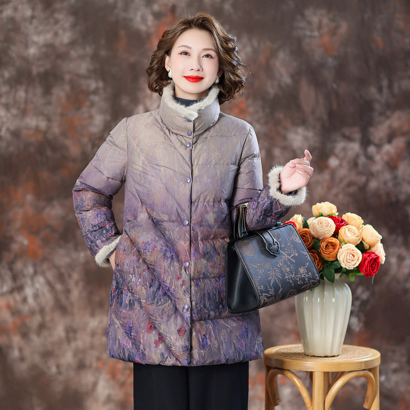 水貂毛拼接渐变色鹅绒羽绒服