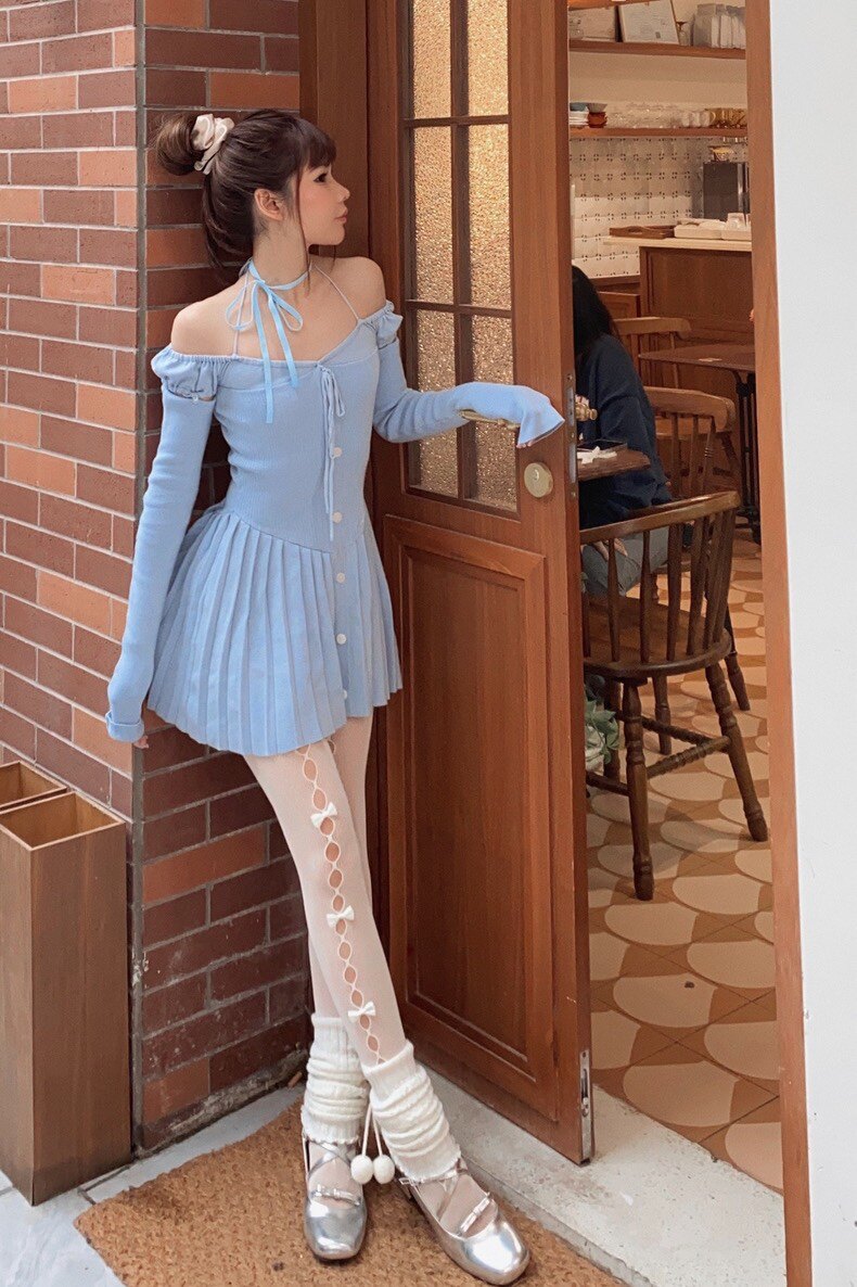 （清仓特价）芭蕾少女风美式辣妹挂脖一字肩露肩紧身百褶连衣裙