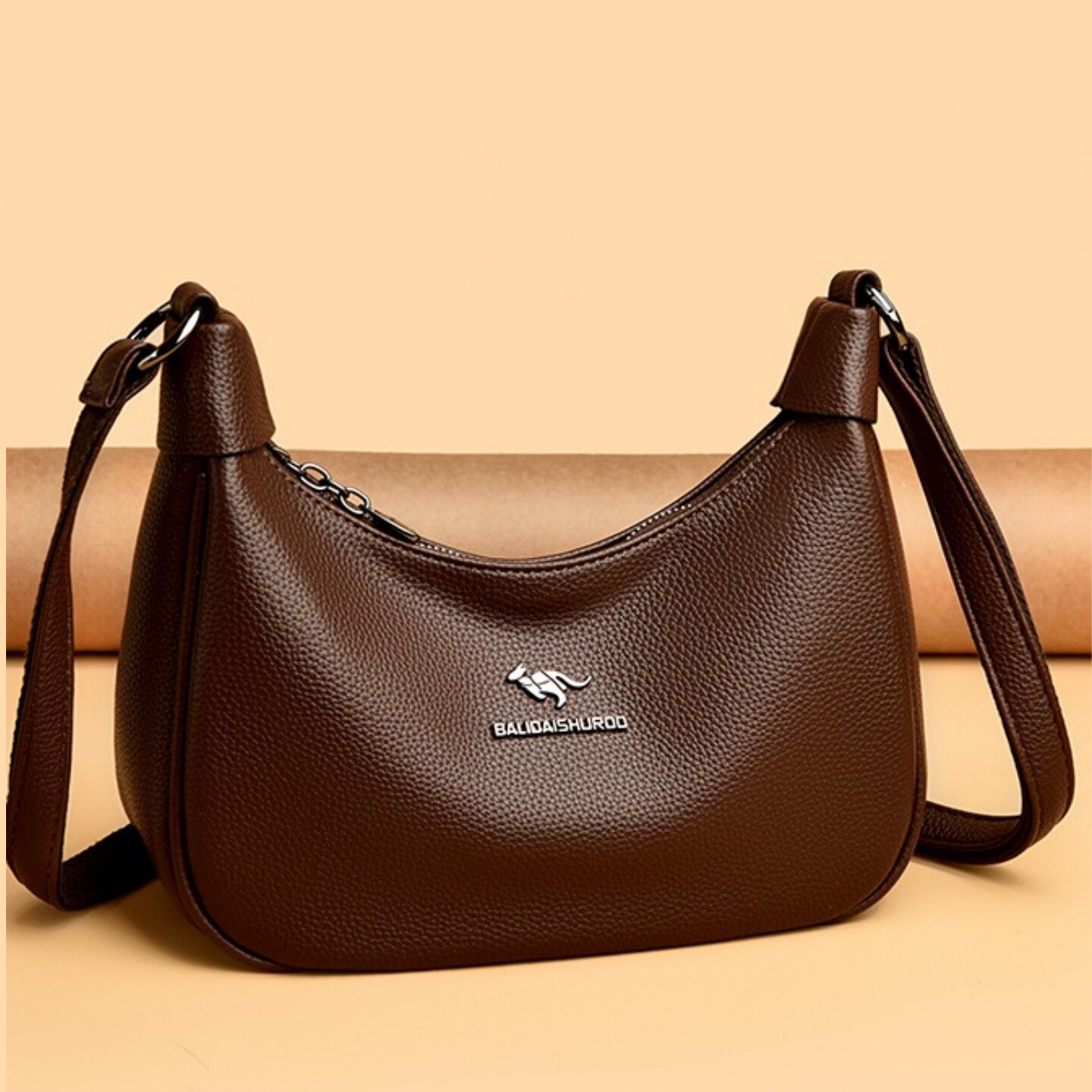 品牌真皮斜挎包包女新款小包单肩包妈妈包大容量饺子包百搭女士包