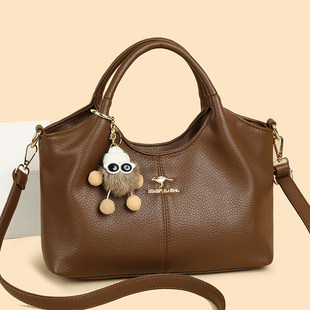 正品牌包包送妈妈款大气斜挎包大容量真皮实用型软牛皮手提水桶包