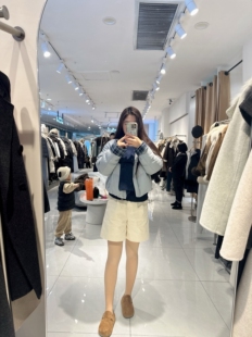 2025冬新时尚休闲配围巾PU皮羽绒服女短款宽松保暖白鸭面包服外套