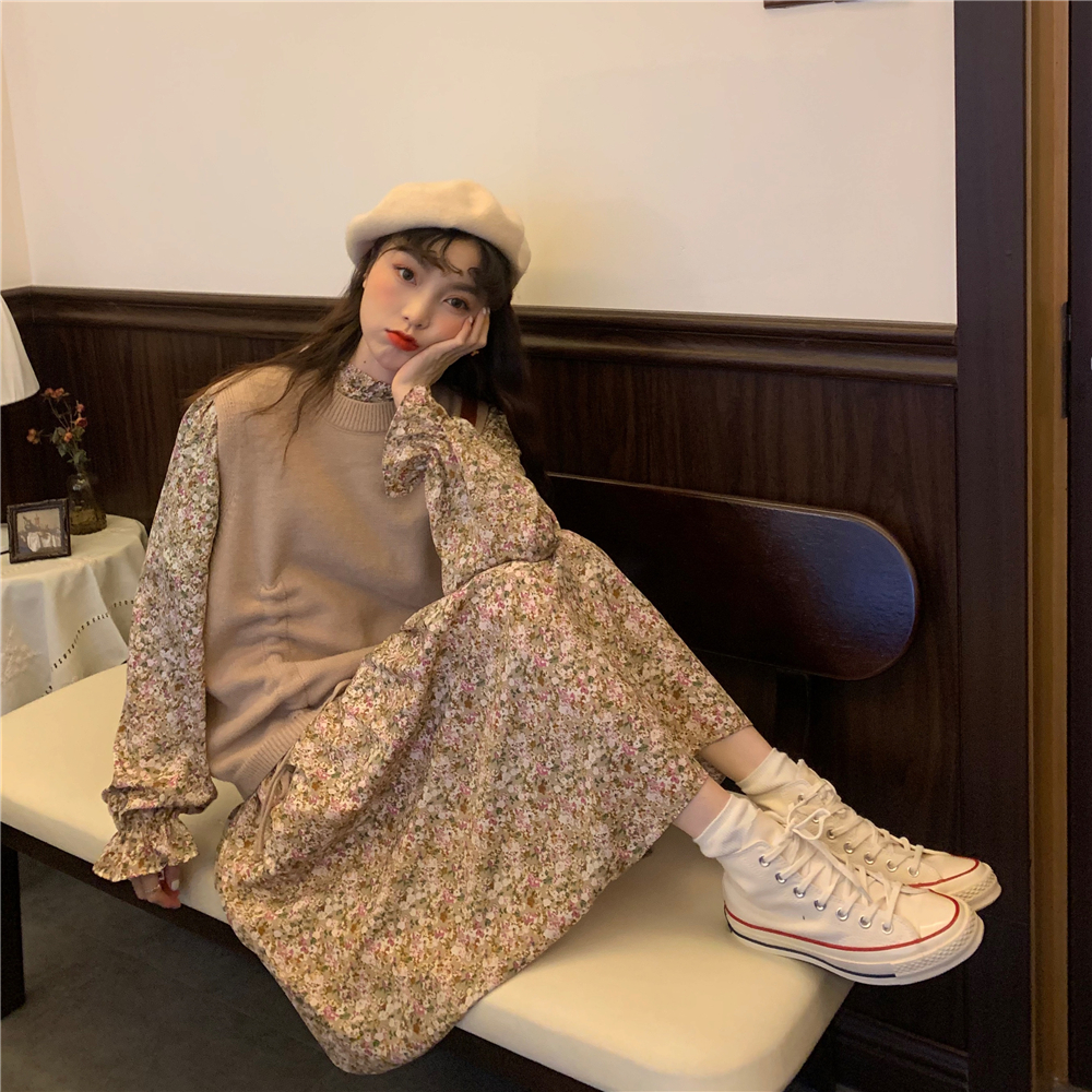 Drawstring Knitted Vest + petal collar floral dress backing set