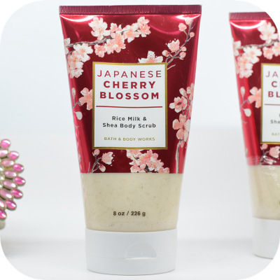 BBW日本樱花米浆牛奶滋润嫩滑磨砂膏226G美国Bath&Body Works