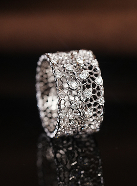 精美布契拉提风镂空复古宽版戒指蜂巢设计蕾丝钻石18k白戒指
