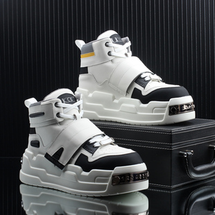 高级感潮牌痞帅时尚休闲高帮鞋男款板鞋2025冬季新款增高马丁靴男