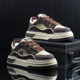 2025秋季新款高级感潮牌轻奢时尚百搭休闲板鞋男款爆款增高男鞋子