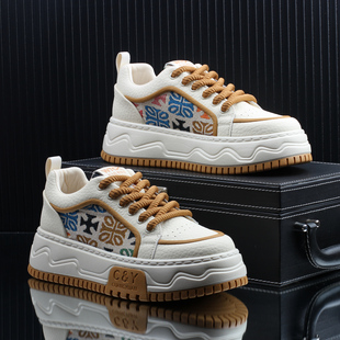 高级感潮牌时尚刺绣潮流休闲板鞋男款2026春季新款厚底增高男鞋子