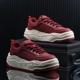 高级感潮牌轻奢时尚红色休闲板鞋男款2026春季新款厚底增高男鞋子