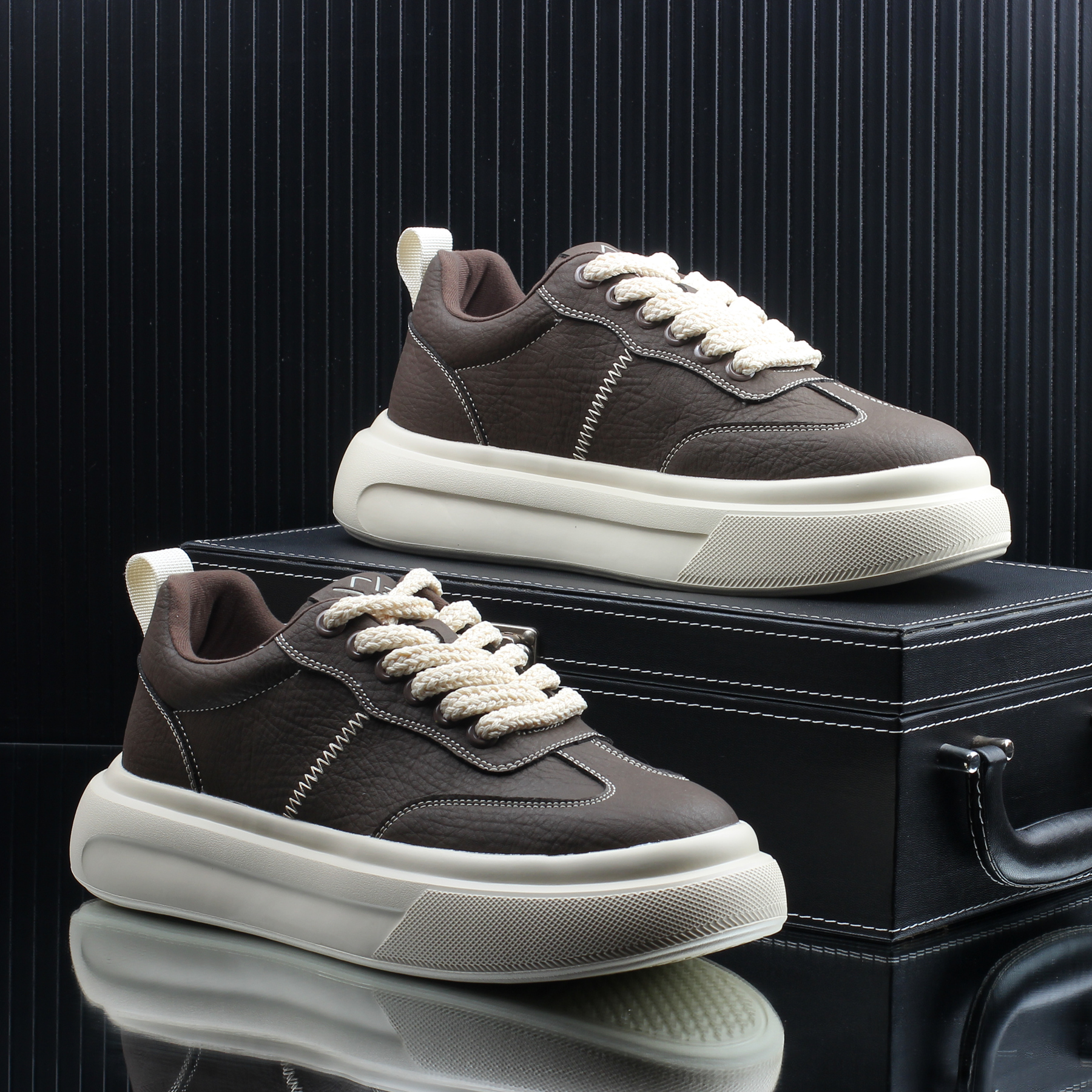 高级感潮牌时尚百搭增高休闲板鞋