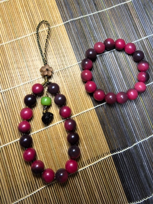 云开绳艺-桑葚色系圆珠桃木花紫檀莲蓬手机链手串组合，手围约17