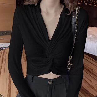 2024秋冬新款纯黑色扭结V领长袖T恤女修身露脐短款打底衫别致甜辣