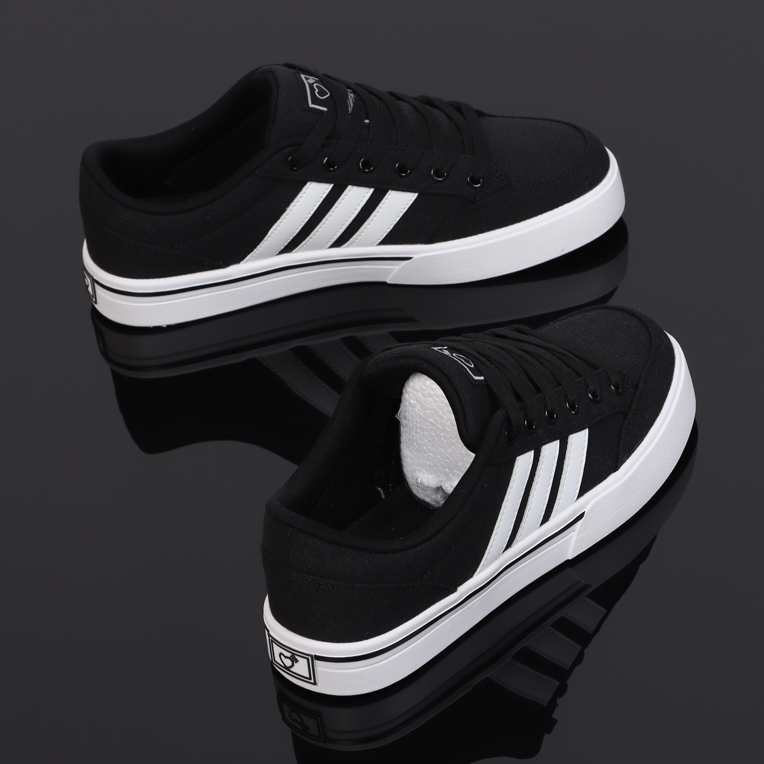 黑白休闲板鞋学生轻奢时尚高颜值