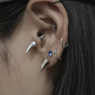 SAZ 恶魔小尖牙吸血鬼獠牙齿耳钉暗黑朋克亚文化个性迷你mini耳饰