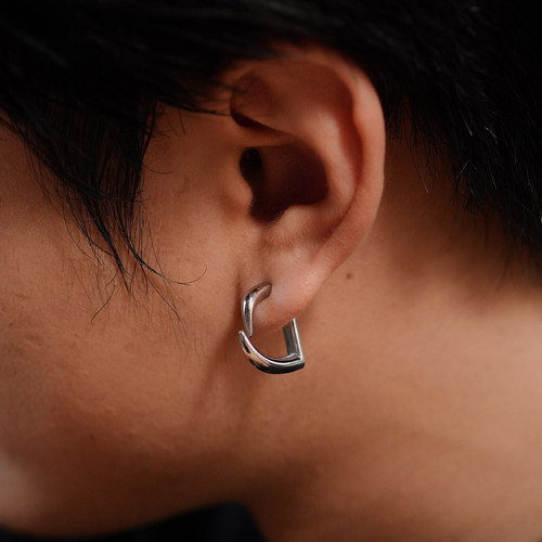 暗黑冷感金属风恶魔尖牙银色耳钉