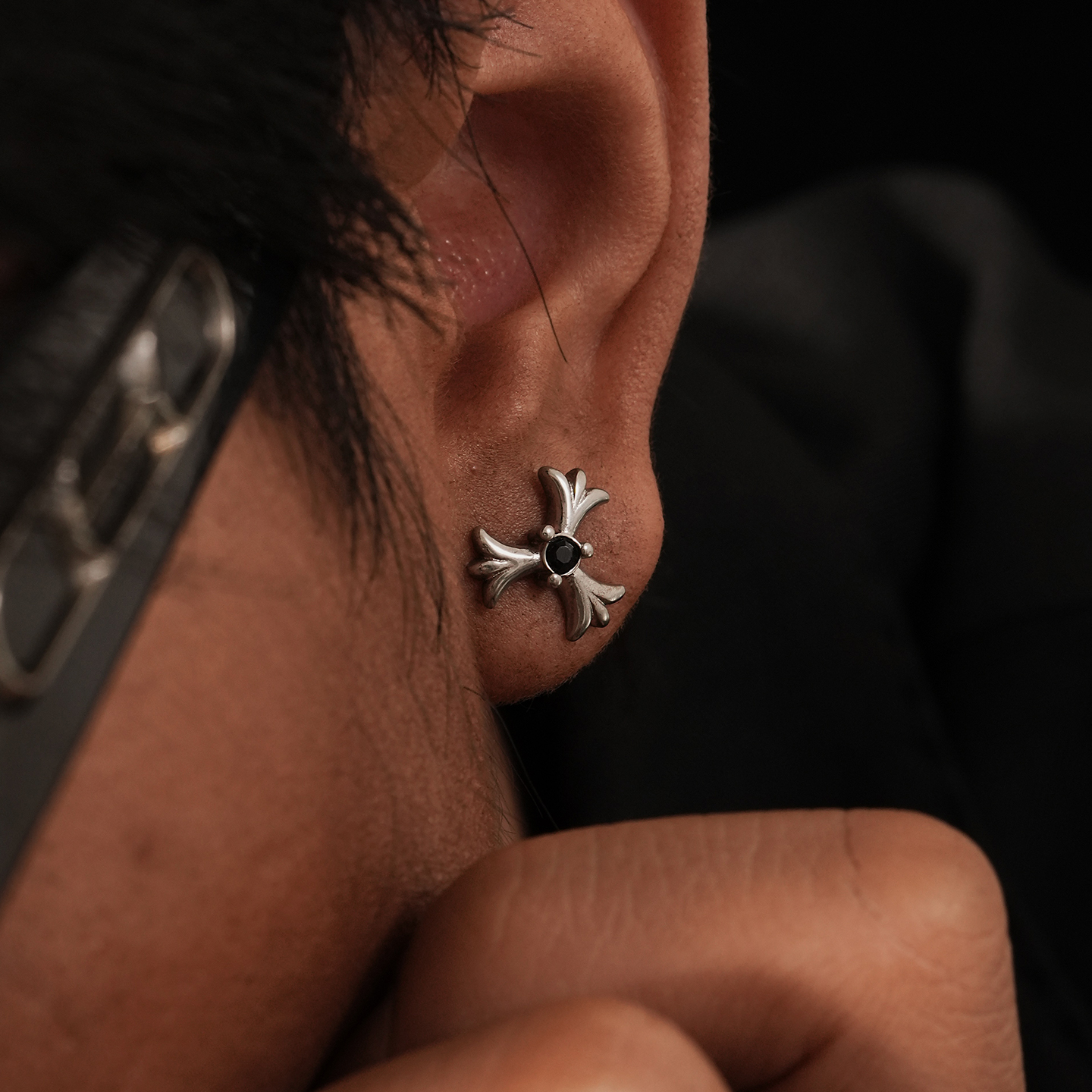 黑白锆石复古鸢尾花直针男女耳钉