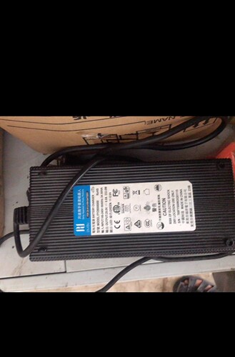 Pudu送餐机器人充电器 普渡机器人充电器 电源适配器29v 8a 三针