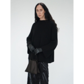 「冬」羊毛混纺纱线 2025 正反两穿露肩设计宽松针织毛衣 Bow