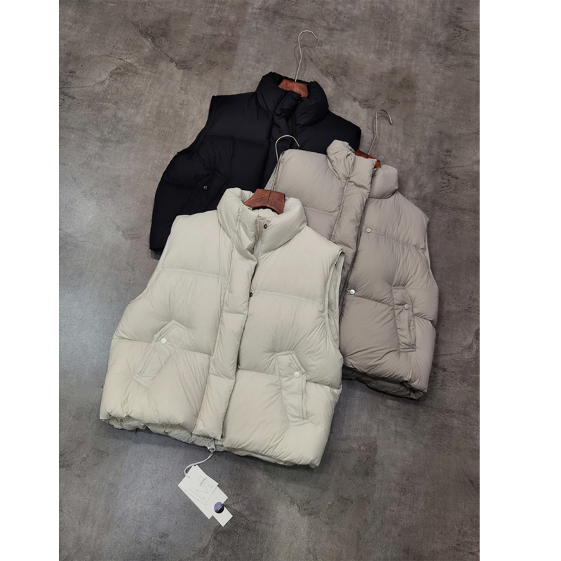 韩国立领泡芙感白鸭绒马甲