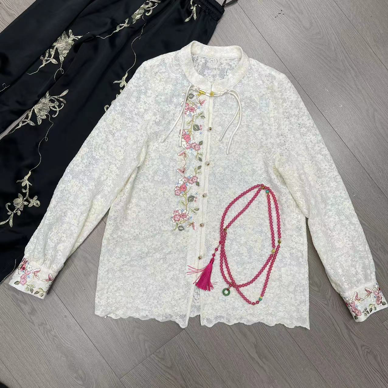 立领新中式新款设计感衬衫女时髦国风春夏季衬衣提花蕾丝花边上衣