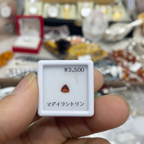 蛋面石榴石